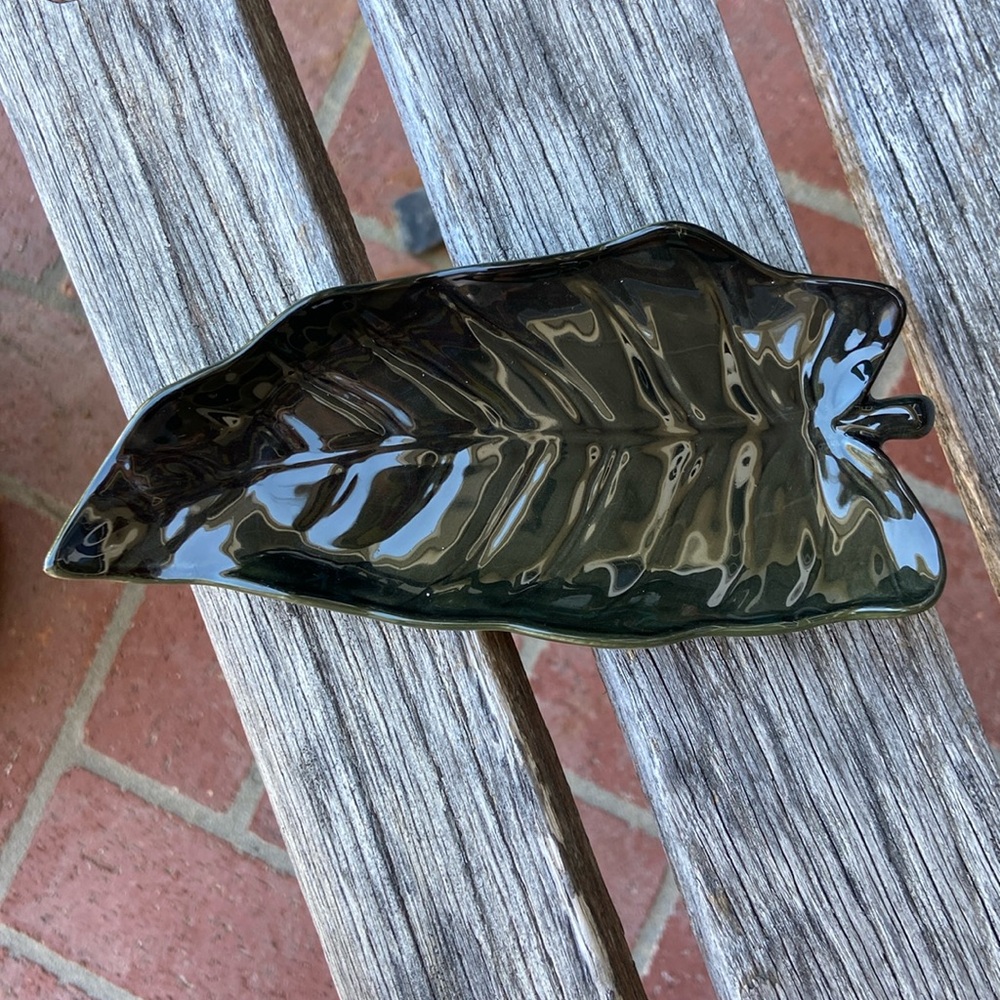 Tommy Bahama leaf trinket jewelry dish